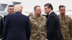 فيتحركات أمريكية مفاجئة في الخليج تعيد التصعيد إلى الواجهة وتثير تساؤلات حول فرص تجنب المواجهة مع إيران وسط قلق من اتساع دائرة التوتر وقتٍ تتصاعد فيه التوترات العسكرية في الشرق الأوسط، أعلنت تقارير أمريكية عن تحركات عسكرية جديدة توحي بأن واشنطن لا تنوي التراجع عن حربها الجارية ضد إيران، رغم تصريحاتها المتكررة عن تحقيق 