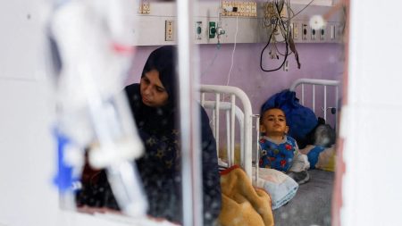 أرواح تتلاشى بصمت في غزة مع استمرار إغلاق معبر رفح وحرمان المرضى من السفر للعلاج بينما تتسع قائمة الانتظار ويتزايد الخطر على من تبقى على قيد الحياة