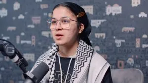 بعد تبرئتها من “اقتحام مصنع أسلحة إسرائيلي”.. ناشطة في حركة “فلسطين أكشن” تكشف كواليس السجن والمعاناة حكاية امرأة تواجه الحياة بعد السجن بين جراح الذاكرة وأمل العودة إلى الوطن تكشف الوجه الإنساني لمعركة الحرية وثمنها الصامت