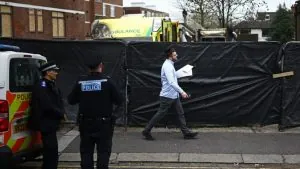 تصاعد القلق في لندن بعد حرق سيارات إسعاف تابعة لجمعية يهودية وسط تحقيقات تربط الهجوم بجماعة غامضة يُشتبه في صلتها بإيران وتزايد تحذيرات من تصعيد أوسع.