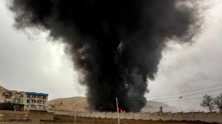 تحذيرات من “سيناريو الخراب”: لماذا يرى البرادعي أن الحرب على إيران هي النسخة الأقسى من صراعات المنطقة؟ مع تصاعد الحرب على إيران وتحذيرات البرادعي من تكرار خداع العراق، تتكشف فصول جديدة عن انهيار القانون الدولي وتحوّل القوة إلى أداة لإعادة تشكيل الشرق الأوسط.