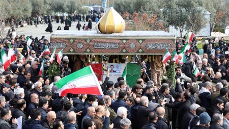 تصاعد التوتر بعد فشل الصواريخ الإيرانية في إصابة القاعدة بالمحيط الهندي وبريطانيا تمنح واشنطن الضوء الأخضر لاستخدام قواعدها وسط مخاوف من اتساع الحرب وتأثيرها على الطاقة