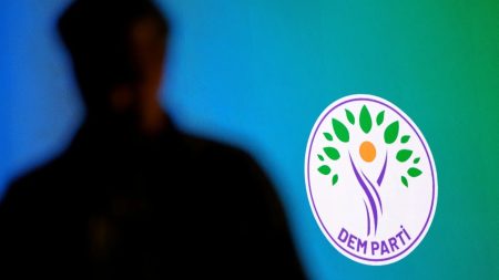 أكراد تركيا يصدمون نتنياهو: رفض قاطع لـ “المخططات الإسرائيلية” لإشعال تمرد في إيران تنامي التوتر الإقليمي يضع الأكراد في تركيا أمام معادلات جديدة مع تحركات نتنياهو وتزايد الصراع مع إيران ما يفتح باب القلق حول مستقبلهم السياسي والاجتماعي