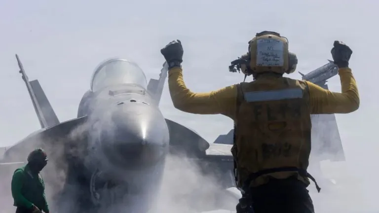 توتر يتصاعد خلف الكواليس بين واشنطن وطهران وسط تغيّرات غامضة في الداخل الإيراني تفتح باب الأسئلة حول احتمالات مواجهة دبلوماسية أو تصعيد غير متوقع