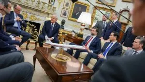 تخبط في واشنطن: ترامب يناقض وزير خارجيته حول أسباب الحرب مع إيران ودور إسرائيل تزايد الجدل في واشنطن مع تصاعد التوتر تجاه إيران بين ضغوط سياسية وخشية من انزلاق المنطقة إلى مواجهة مفتوحة تحمل كلفة بشرية وسياسية عالية