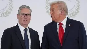 ترامب يهاجم ستارمر: بريطانيا لم تعد “نفس الدولة” وتخضع لضغوط الناخبين المسلمين بشأن إيران تبادل الاتهامات بين لندن وواشنطن بشأن إيران يعيد التوتر بين الحليفين وسط قلق من تصاعد الخلافات الدبلوماسية وتأثيرها على الموقف الغربي في المنطقة