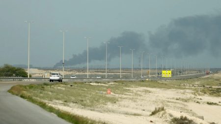 زلزال في أسواق الطاقة: إغلاق أكبر مصفاة سعودية ومصنع غاز قطري يشعل أزمة الإمدادات في أوروبا توتر إقليمي يربك أسواق النفط بعد الهجوم الإيراني وسط مخاوف أوروبية من عودة أزمة الطاقة وارتفاع الأسعار وتأثير الصراع على الاقتصاد العالمي