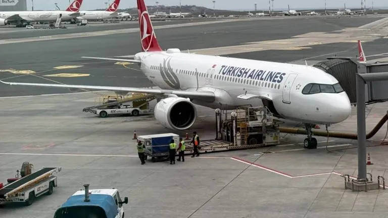 تصاعد القلق في الأسواق التركية مع تسارع خروج رؤوس الأموال وتراجع الثقة وسط تأثيرات الحرب وتقلبات النفط التي تهدد معيشة المواطنين