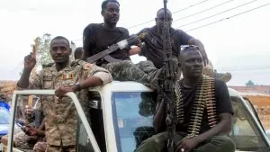 ضغوط إقليمية وغربية تدفع الخرطوم لموقف حذر بين طهران والرياض فيما تكشف الانقسامات داخل الجيش السوداني عن صراع نفوذ يهدد توازن الحرب الطويلة