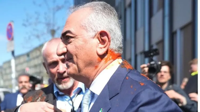 بين جدران السجن وتحت وطأة القمع، تتحول نرجس محمدي إلى رمز لصمود الإيرانيين فيما تتآكل شرعية النظام وتبحث المعارضة عن صوت يوحد شعبًا أنهكته الحرب