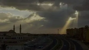 مصر في عتمة الحرب: سر ‘الشوارع الفارغة’ وتوقف نبض القاهرة.. هل تدفع السياحة ثمن أزمة الطاقة؟ حياة القاهرة الليلية تتبدل مع أزمة الطاقة التي فرضت حظرًا مبكرًا وأضواء خافتة تربك توازن المدينة الاقتصادي وتثير قلق العاملين والسياح على حد سواء