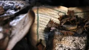 روايات متضاربة بين شهود ومسؤولين عن وجوه غريبة وأسلحة أجنبية وسط احتجاجات إيران الأخيرة تثير شكوكا حول مدى تغلغل قوى خفية في قلب الغضب الشعبي