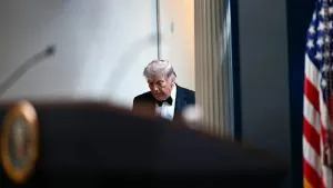 توتر جديد في واشنطن بعد إطلاق نار خلال عشاء المراسلين يحرك التساؤلات حول أمن الرئيس ترامب ويعيد شبح محاولات الاغتيال السابقة إلى الواجهة