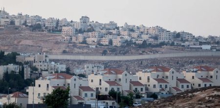 تصعيد استيطاني في الخفاء وسط العواصف الإقليمية