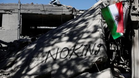 بين أنقاض الجامعات والمنازل في طهران تتبدد آمال التغيير مع تصاعد خيبة الإيرانيين من وعود الخارج وتكلفة حرب تركت بلداً يبحث عن نفسه من جديد