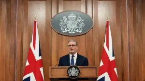 خطاب كير ستارمر يعكس قلق بريطانيا من التورط في حرب إيران بينما يحاول طمأنة الداخل بخطة غامضة للخروج أقوى وسط تصاعد المخاوف من اتساع النزاع