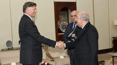 زيارة كريستوفر لانداو إلى الجزائر تكشف تحركًا أميركيًا أعمق نحو إعادة تشكيل مقاربة ملف الصحراء الغربية وسط توازنات إقليمية متغيرة وضغوط متبادلة على الأطراف