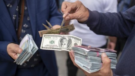 تجاذب معقّد بين واشنطن وطهران يضع مصير الحرب والسلام رهينة العقوبات والأموال المجمدة بينما يترقب العالم إن كان ترامب سيكسر دائرة الحصار الاقتصادي