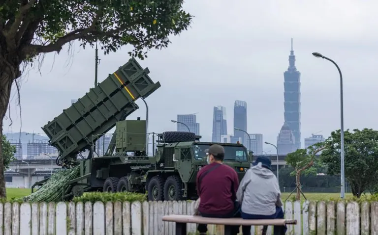 استنزاف الذخائر الأمريكية في الحرب ضد إيران قد يضعف استعداد واشنطن للدفاع عن تايوان أمام أي تحرك صيني محتمل.