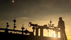 مؤشرات انتعاش في قطاع الطاقة الليبي بعد إعلان اكتشافات نفطية وغازية جديدة مع شركاء دوليين تثير توقعات بعودة الاستثمارات واستقرار الإنتاج