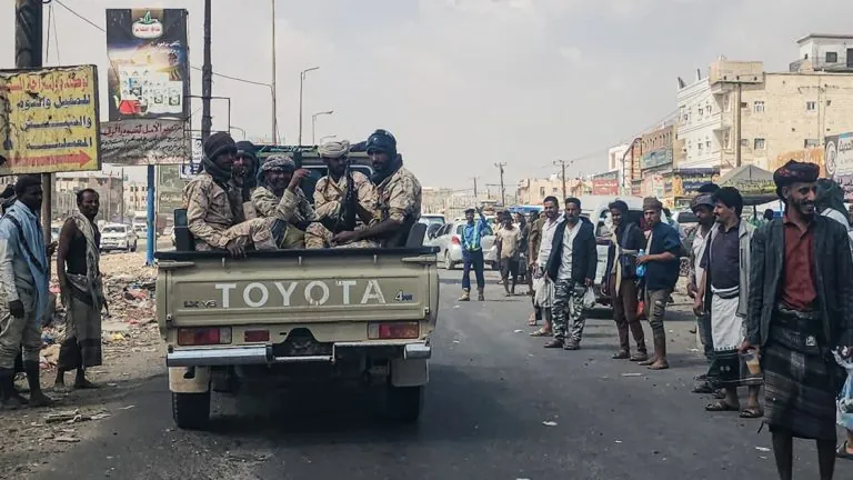 “باعتراف القاتل”: كواليس محاكمة المرتزق الذي نفذ ‘عمليات قذرة’ لصالح الإمارات.. هل كُشف المستور عن حرب اليمن؟ وثائق قضائية تكشف عن شبكة اغتيالات في اليمن نفذها مقاتلون أميركيون لحساب الإمارات مقابل ملايين الدولارات وسط تساؤلات حول حدود الحروب بالوكالة