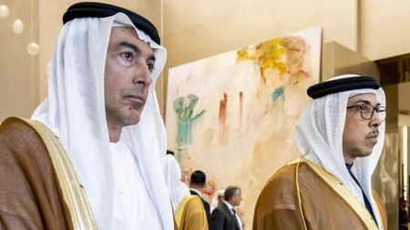 تصريحات غاضبة من ستيف بانون تفتح جدلًا حول طلب إماراتي محتمل لدعم مالي أمريكي وسط تداعيات حرب واشنطن وطهران ومخاوف على استقرار petrodollar