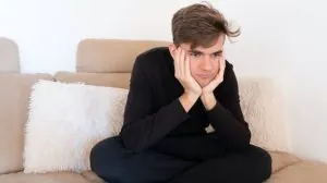 تشير أبحاث جديدة إلى أن الشعور المتكرر بالملل قد يكون إشارة خفية لذكاء مرتفع وعقل يبحث عن تحديات أعمق تحوّل الروتين إلى فرصة للنمو الذهني