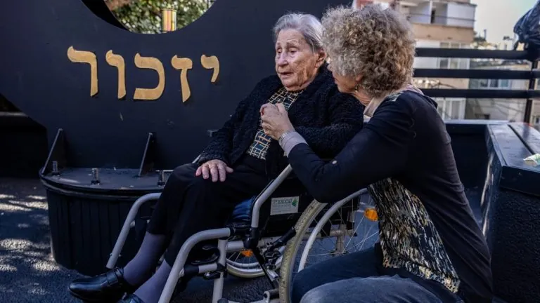 تصاعد شعور بالعزلة والخوف بين الناجين من المحرقة في إسرائيل مع تزايد استغاثاتهم خلال الحرب على إيران وسط أزمات معيشية وأمنية تثقل سنواتهم الأخيرة