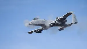 “مثلث برمودا الإيراني”: سر سقوط الطائرة الثانية ومروحيتين في جحيم الهرمز.. هل فقدت واشنطن ‘السيادة الجوية’؟ تصعيد خطير في مضيق هرمز بعد إسقاط إيران طائرات أمريكية