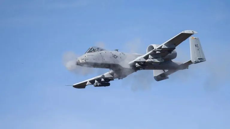 “مثلث برمودا الإيراني”: سر سقوط الطائرة الثانية ومروحيتين في جحيم الهرمز.. هل فقدت واشنطن ‘السيادة الجوية’؟ تصعيد خطير في مضيق هرمز بعد إسقاط إيران طائرات أمريكية