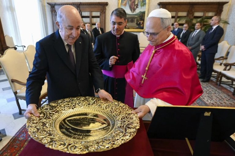 زيارة غير مسبوقة تحمل أبعادًا روحية وتاريخية للبابا ليو الرابع عشر إلى الجزائر حيث يلتقي أرض أوغسطين ويثير تساؤلات حول الذاكرة والحرية الدينية اليوم