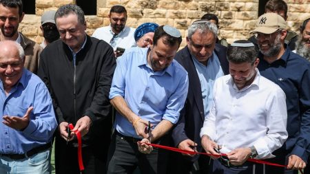 إعادة بناء مستوطنة إسرائيلية قرب جنين بعد عقدين تفتح مرحلة جديدة من التوسع بالضفة وسط تصاعد العنف ومخاوف من ترسيخ واقع يغيّر ملامح الأرض الفلسطينية