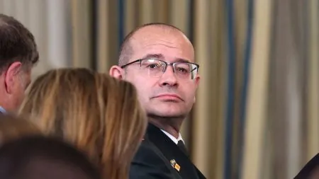 من بيلاروسيا إلى رئاسة الموساد.. خفايا تعيين رومان جوفمان المثير للجدل واعتراضات القضاء تعيين رومان غوفمان رئيسًا للموساد يثير جدلًا في إسرائيل وسط تساؤلات عن نزاهته وخلفيته المثيرة ومخاوف من تغلغل الولاءات في مؤسسات الأمن الحساسة