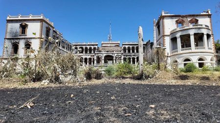 تتعمق مأساة السودان مع استمرار الصراع بين الجيش وقوات الدعم السريع ودخول أطراف إقليمية حولت النزاع إلى حرب تنذر بانهيار إنساني واسع