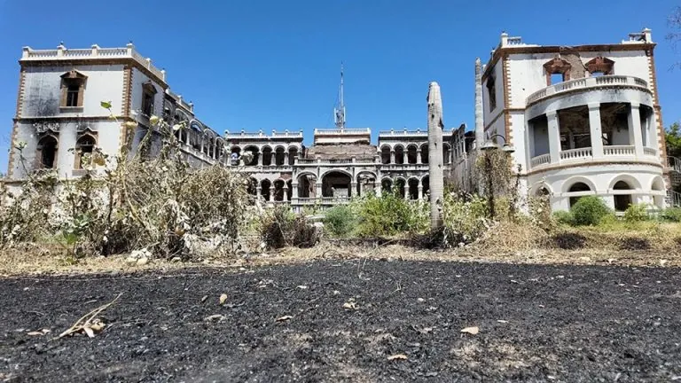 تتعمق مأساة السودان مع استمرار الصراع بين الجيش وقوات الدعم السريع ودخول أطراف إقليمية حولت النزاع إلى حرب تنذر بانهيار إنساني واسع