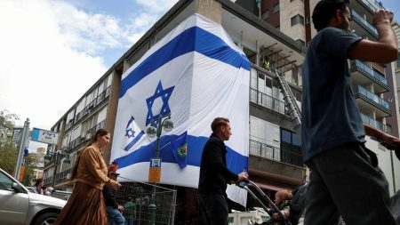 “خيانة الحليف”: كواليس انصياع نتنياهو لـ “هدنة ترامب” مع إيران وصدمة المعارضة من “الاستسلام الدبلوماسي” غضب واسع يجتاح إسرائيل بعد اتفاق وقف النار مع إيران وسط اتهامات لنتنياهو بالفشل الدبلوماسي والعسكري وتزايد المخاوف من تدهور مكانة البلاد أمنيًا وسياسيًا