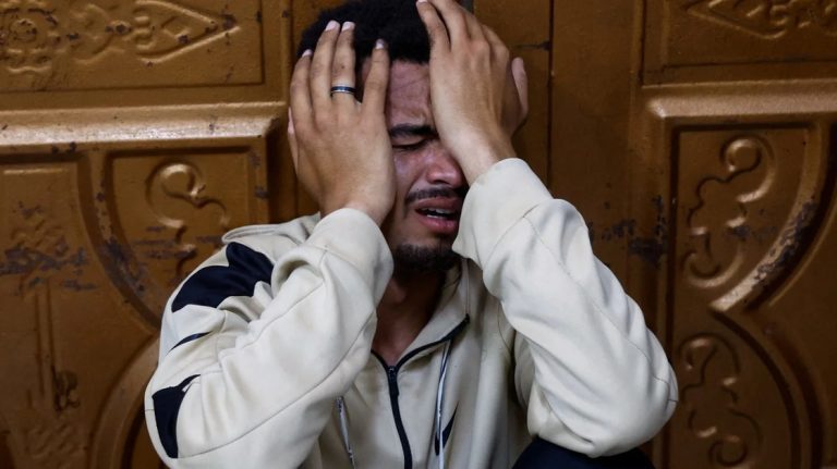 إسرائيل تقتل 3 فلسطينيين في غزة خلال 24 ساعة وتعتقل صيادين قبالة شاطئ المدينة إسرائيل تقتل 3 فلسطينيين بينهم عناصر شرطة في خرق جديد لهدنة غزة