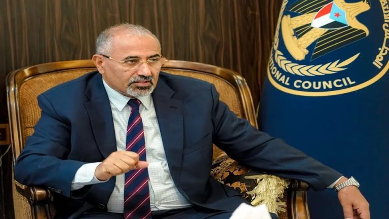 عيدروس الزبيدي في خطاب التفويض: لا مساومة على إرادة الجنوبيين والجيش هو صمام الأمان.. جنوب اليمن يصعّد حراكه الشعبي السلمي لدفع مطالبه السياسية إلى الواجهة