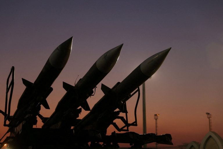إلى ما وراء الشرق الأوسط.. إيران تهدد بتوسيع نطاق الحرب إذا نفذ ترامب ضربة “ساعة الصفر” إيران تهدد بتوسيع الحرب خارج الشرق الأوسط إذا استأنفت واشنطن هجماتها