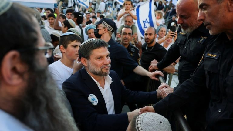 بين انقسام أوروبا وحظر شنغن.. كيف يمهد هجوم المحكمة الجنائية لمحاصرة “سموتريتش وبن غفير”؟ الجنائية الدولية تتحرك لإصدار مذكرة اعتقال بحق وزير المالية الإسرائيلي بتسلئيل سموتريتش