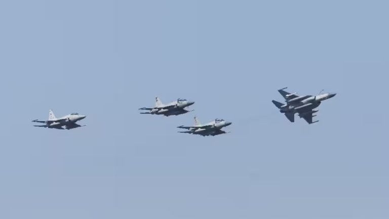 باكستان ترسل آلاف الجنود وماتلات JF-17 ومنظومة HQ-9 إلى السعودية