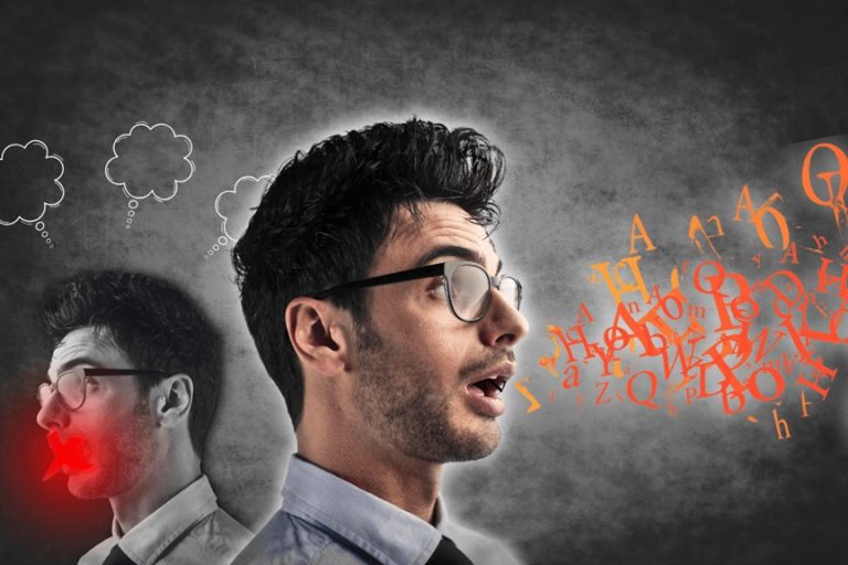 تساعد مساءلة الأفكار السلبية واستبدالها على تحسين المشاعر واتخاذ خطوات تغيير فورية