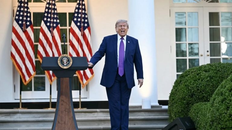 ترامب يهاجم الأكراد: “يأخذون ولا يقاتلون إلا بالأجر”.. هل تخلت واشنطن عن حليفها في حرب إيران؟ ترامب ينتقد الأكراد لعدم دعمهم المعارضة الإيرانية