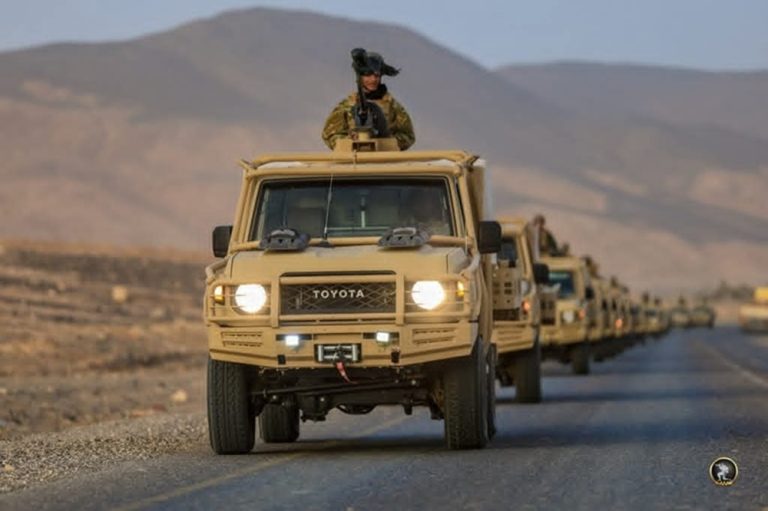 أطباء غربيون في قبضة بنغازي.. كيف تحولت قافلة إغاثة غزة إلى “شبهة هجرة غير شرعية” في ليبيا؟ اعتقلت قوات تابعة لخليفة حفتر في سرت أطباء وناشطين دوليين ضمن قافلة مساعدات متجهة إلى غزة، وسط غموض حول أسباب الاحتجاز ومصيرهم القانوني