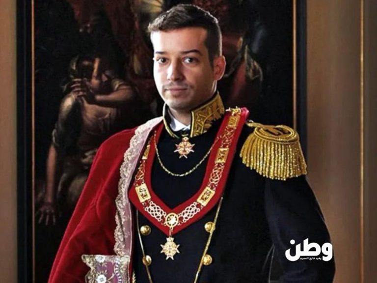 شاب من أصل مغربي يثير الجدل في سويسرا بعد استغلال ثغرة قانونية مكّنته من الاستحواذ على أراضٍ وطرق وإعلان نفسه “ملكًا”، وسط تحقيقات وشكاوى من السلطات السويسرية
