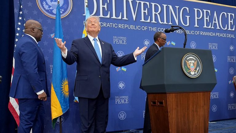 استثمار أمريكي كبير في معادن الكونغو.. واشنطن تتحرك لكسر هيمنة الصين على الكوبالت والنحاس بدعم أميركي، تدخل فيرتوس معادن الكونغو عبر منجمي كوبالت ونحاس، في خطوة تعزز سلاسل الإمداد الغربية وتحد من هيمنة الصين على المعادن الحرجة.
