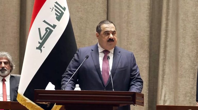 حملة نزاهة واسعة في العراق تقود إلى توقيف 47 مسؤولاً ونائباً، بينهم مرتبطون بوزارة النفط، مع مداهمات في المنطقة الخضراء ببغداد.