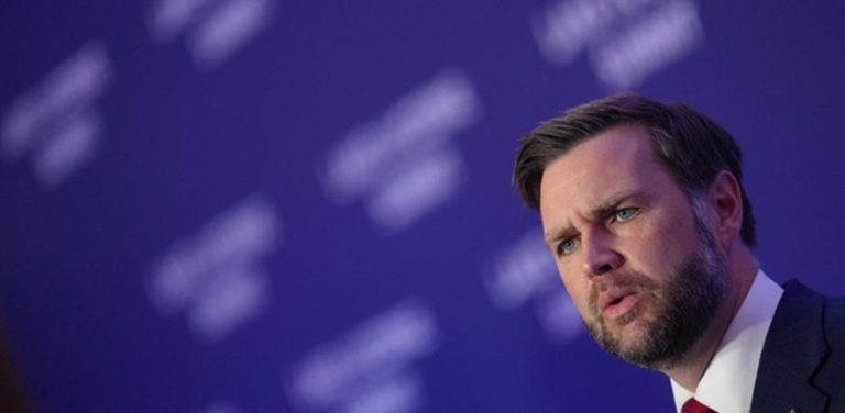 الولايات المتحدة تعلّق عقوبات النفط الإيراني حتى أغسطس وتعلن تقدماً في مفاوضات سويسرا الولايات المتحدة تعلّق عقوبات النفط الإيراني حتى أغسطس