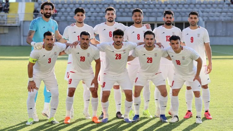 “مونديال فوق صفيح ساخن”.. الفيتو الأمريكي يحرم إداريي إيران من التأشيرات وطهران تنقل مقرها للمكسيك الولايات المتحدة تمنح منتخب إيران تأشيرات كأس العالم وتمنع دخول بعض أفراد الطاقم