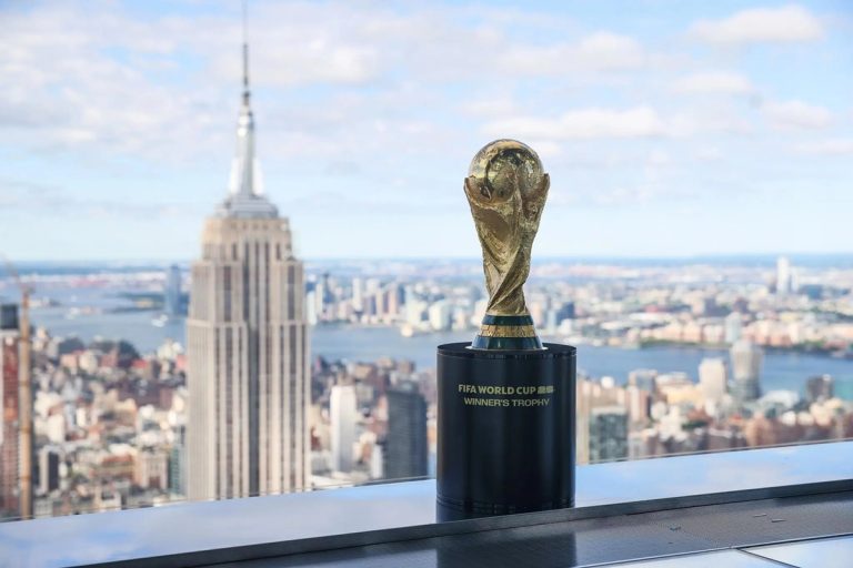 كأس العالم 2026 لا يحقق المكاسب المنتظرة.. طوابير المدرجات لا تملأ الغرف وصدمة في قطاع الضيافة الأمريكي بسبب المونديال! رغم الطلب القياسي على تذاكر كأس العالم 2026، تواجه بعض الفنادق الأمريكية حجوزات أقل من التوقعات بسبب قيود الهجرة
